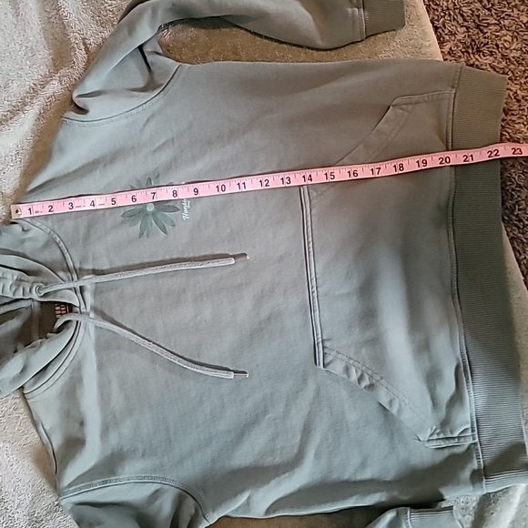 STUNNING PASTEL GREEN HUNTINGTON SURF & SPORT DAISY HOODIE - Picture 4 of 8